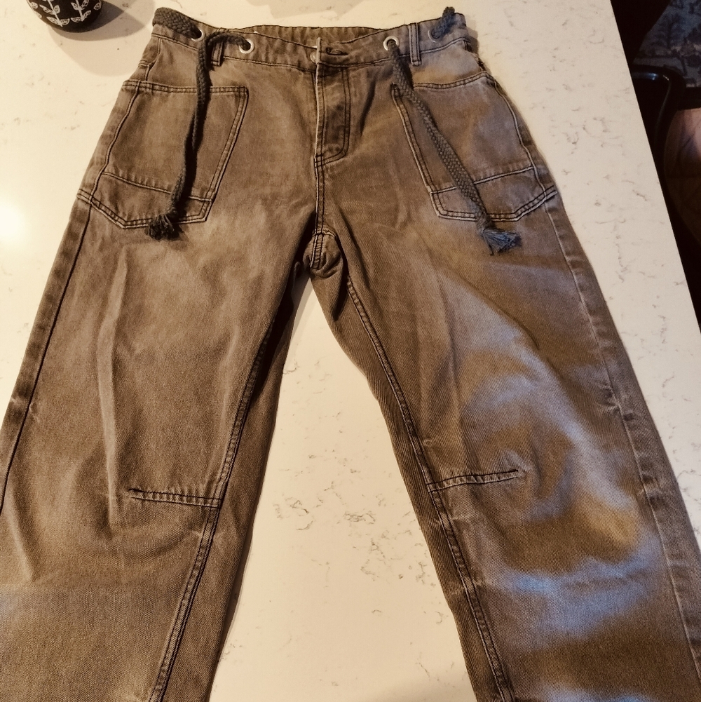 Relaxed Boyfriend Jeans with Drawstring Waist in Washed Grey/Taupe